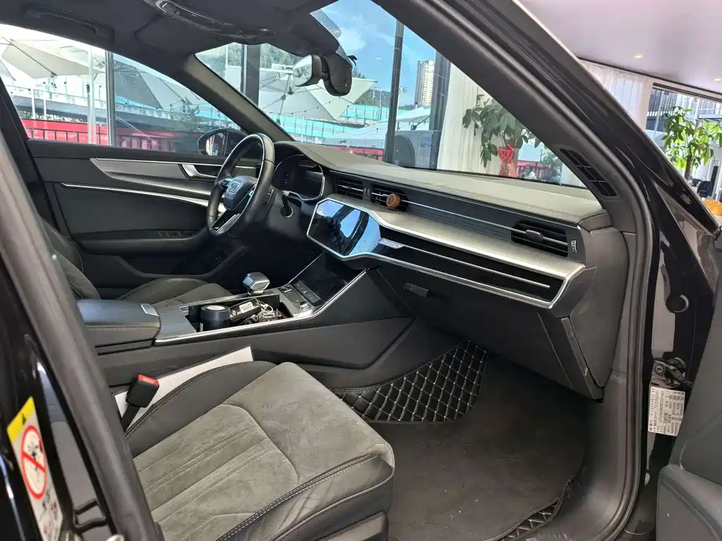 Audi A6L New Energy — миниатюра 17