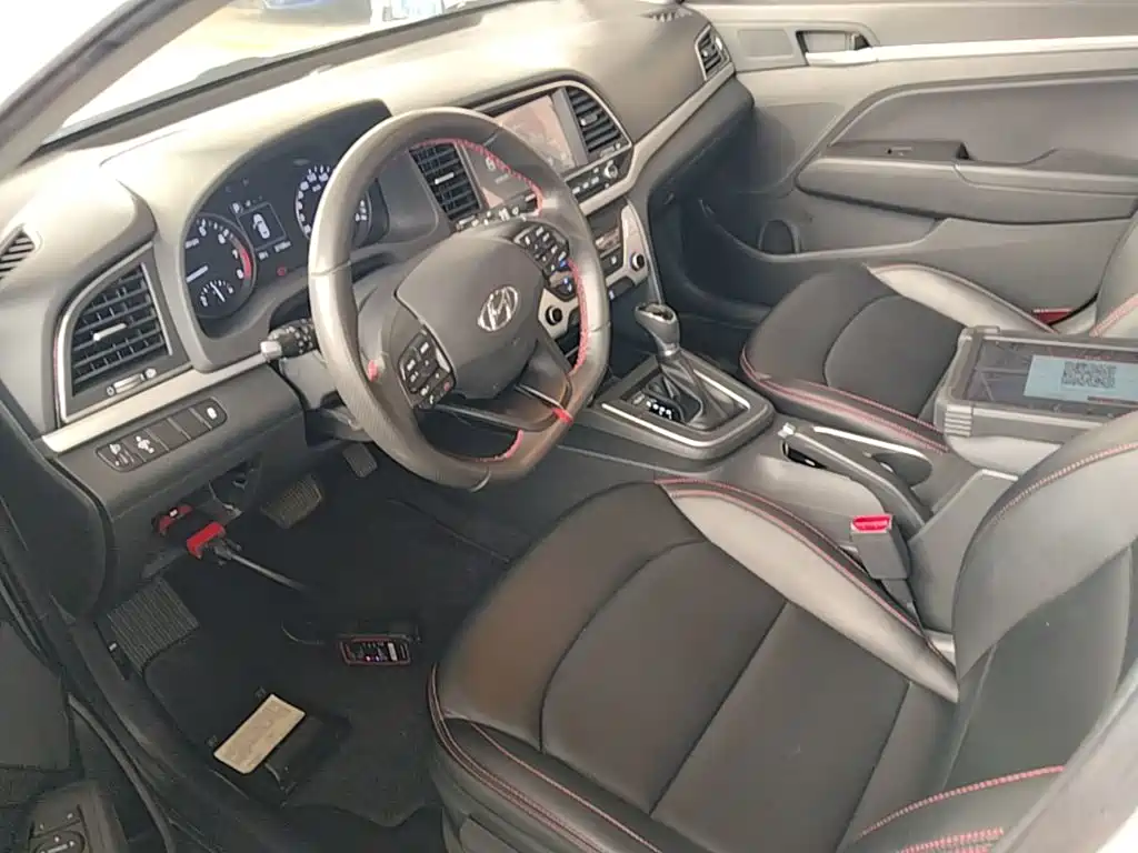 Hyundai Elantra — миниатюра 15