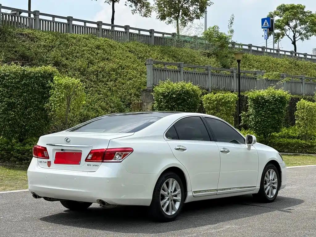 Lexus ES — миниатюра 5