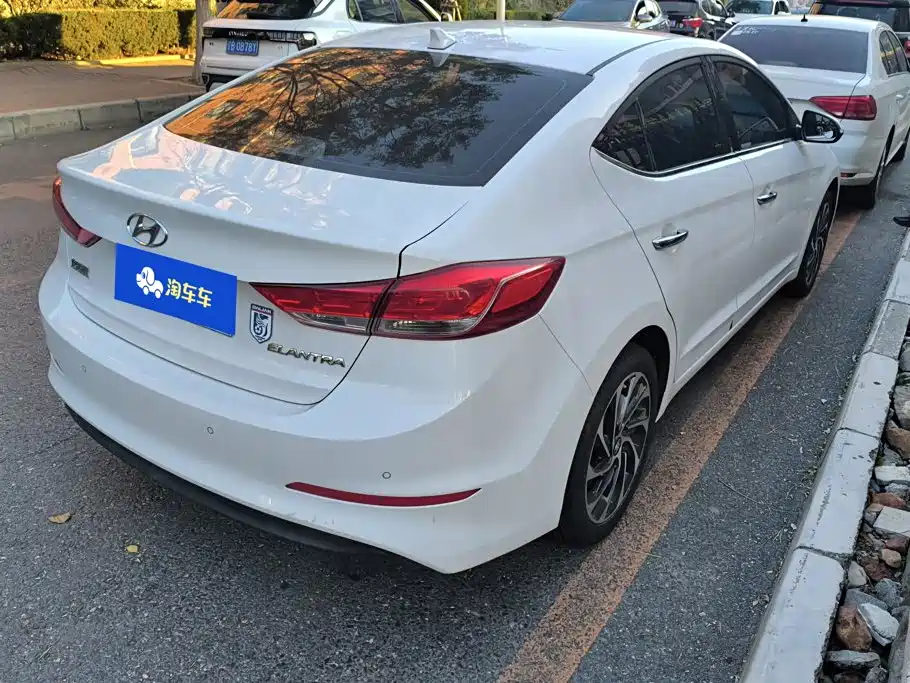 Hyundai Elantra — миниатюра 3