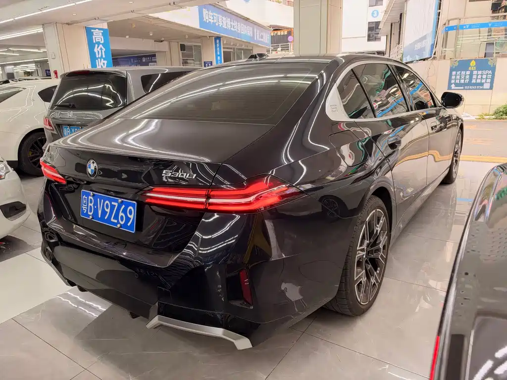 BMW 5 Series — миниатюра 2