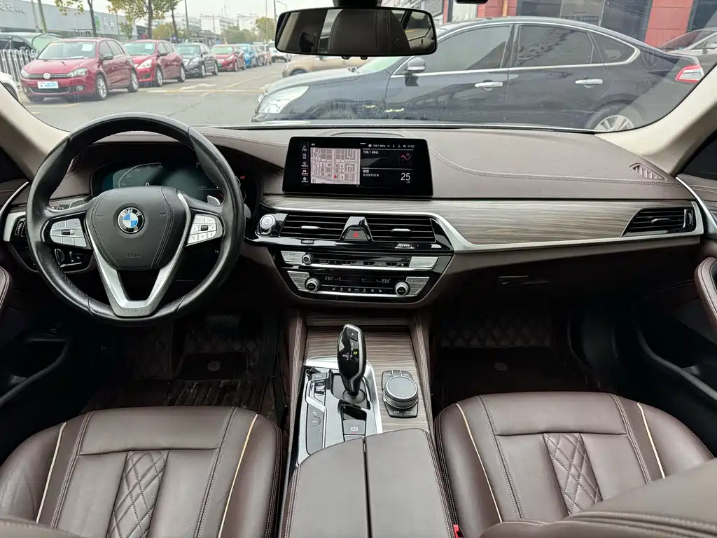 BMW 5 Series — миниатюра 9