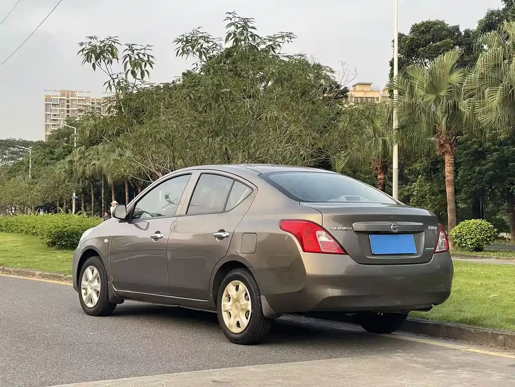 Nissan Sunny — миниатюра 4