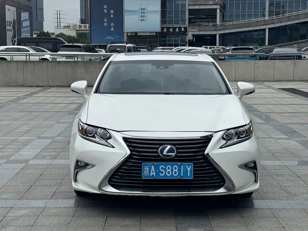 Lexus ES — миниатюра 10