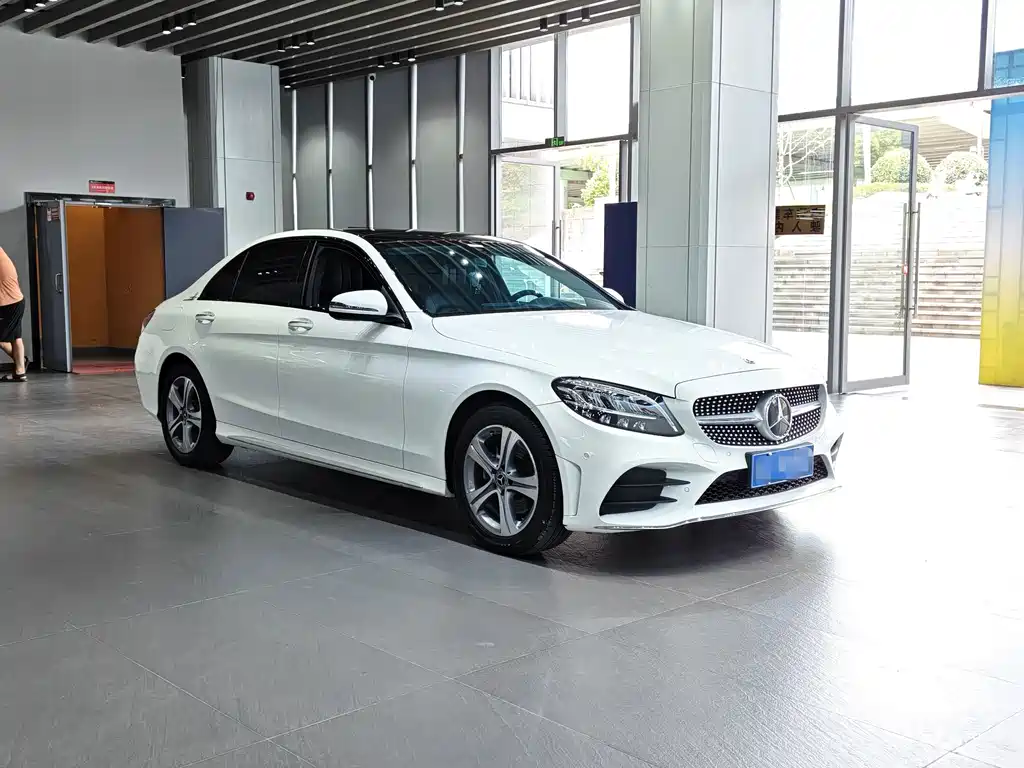 Mercedes-Benz C-Class — миниатюра 3
