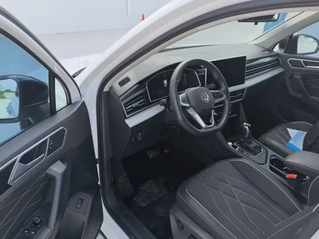Volkswagen Tiguan L — миниатюра 16