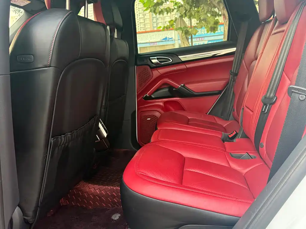 Porsche Cayenne — миниатюра 19