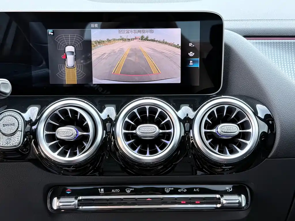 Mercedes-Benz GLA — миниатюра 13