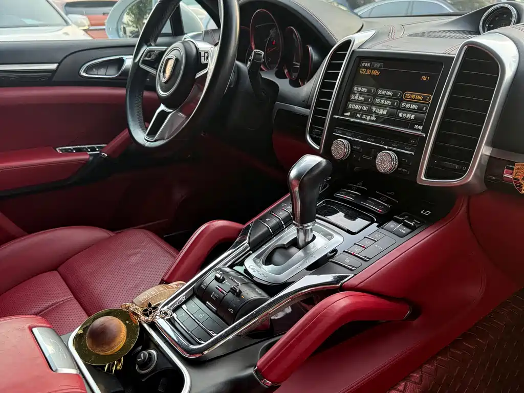 Porsche Cayenne — миниатюра 16