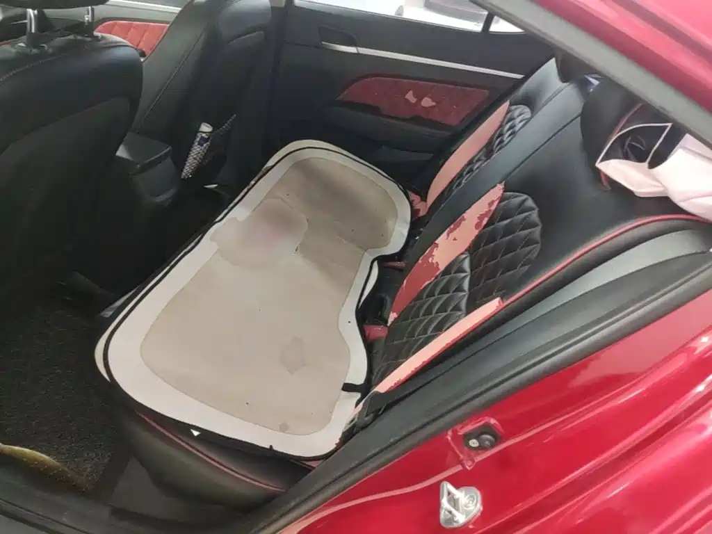 Hyundai Elantra — миниатюра 17