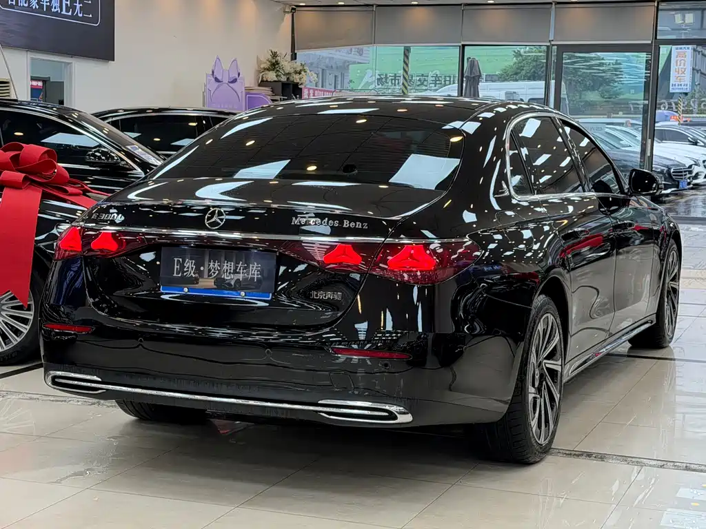Mercedes-Benz E-Class — миниатюра 18