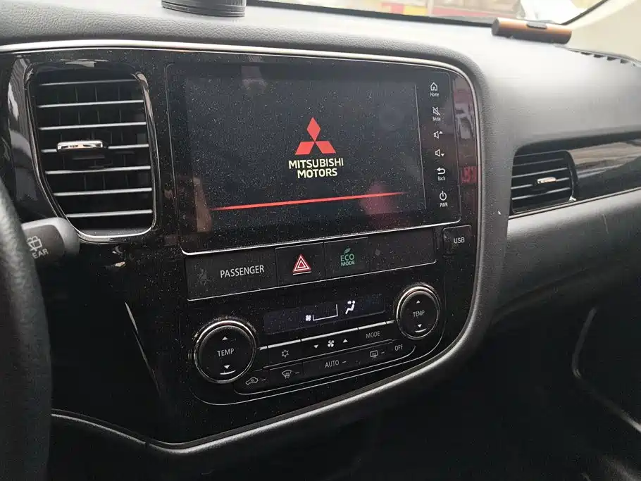Mitsubishi Outlander — миниатюра 13