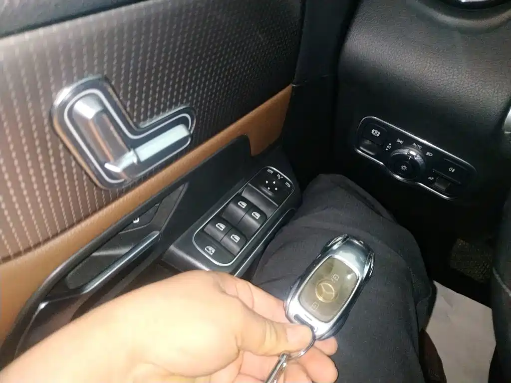 Mercedes-Benz GLB — миниатюра 9