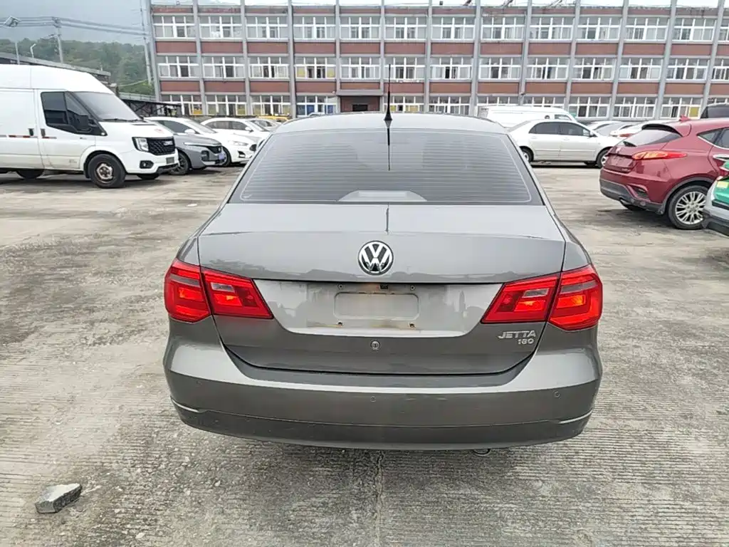 Volkswagen Jetta — миниатюра 6