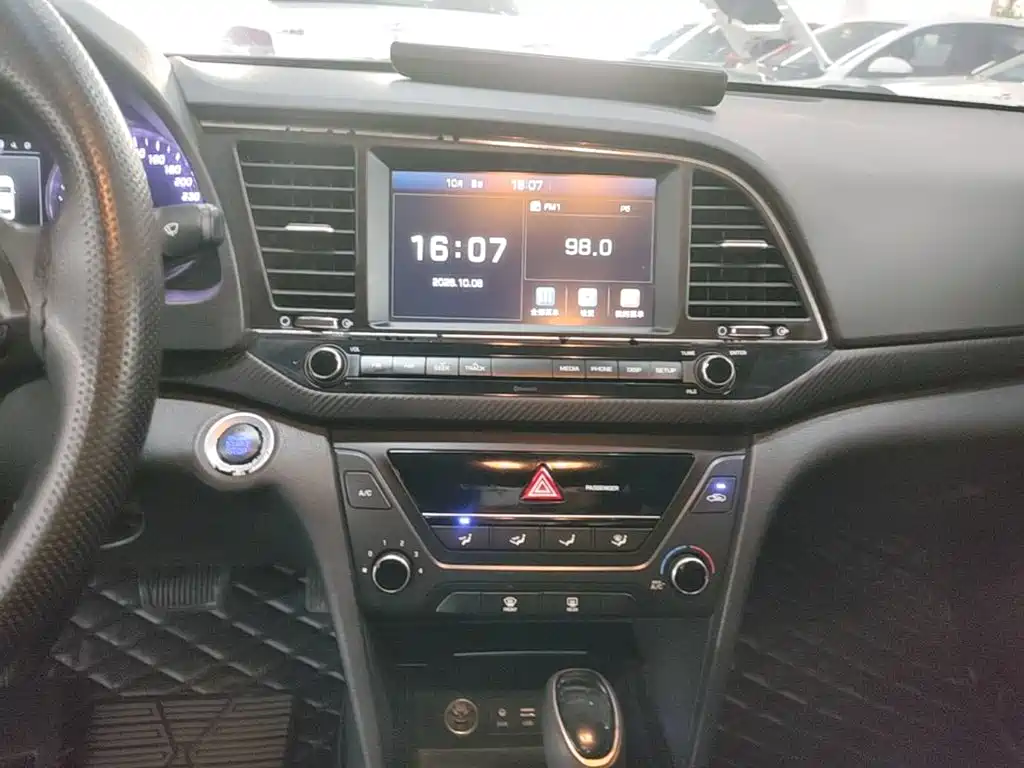 Hyundai Elantra — миниатюра 13