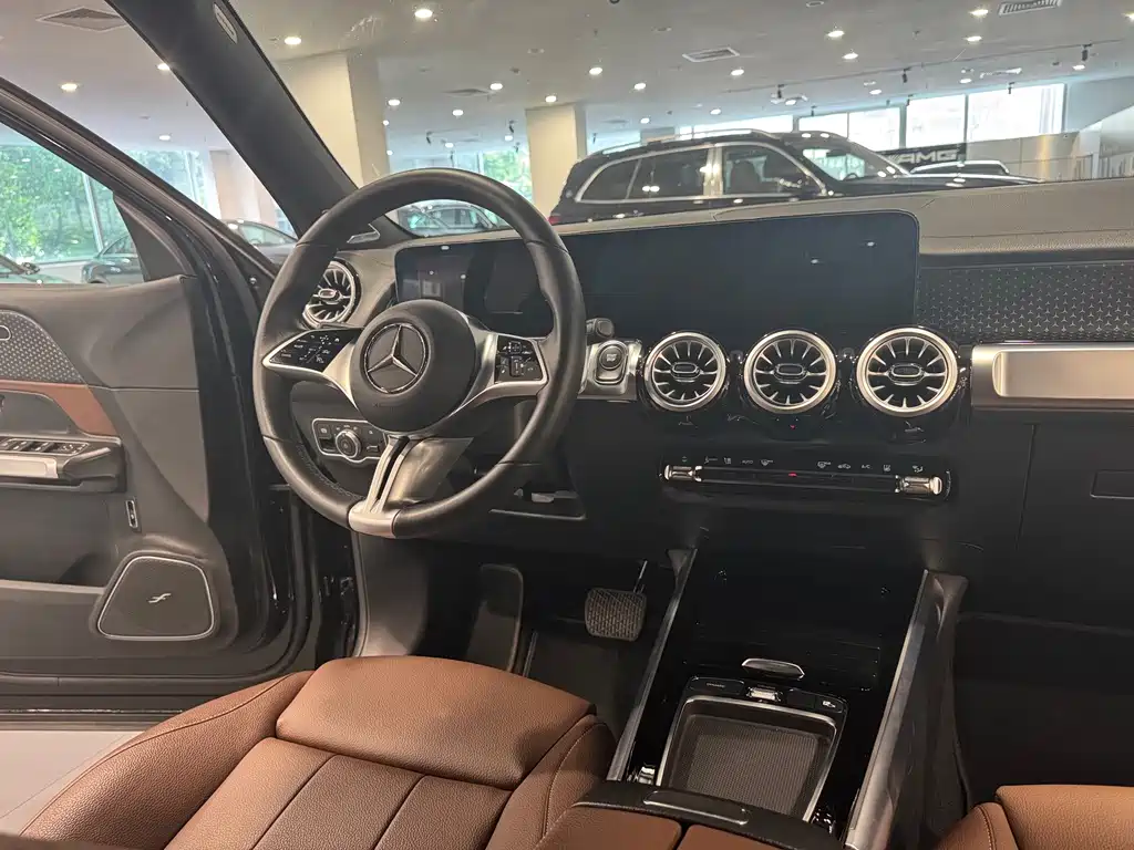 Mercedes-Benz EQB — миниатюра 11
