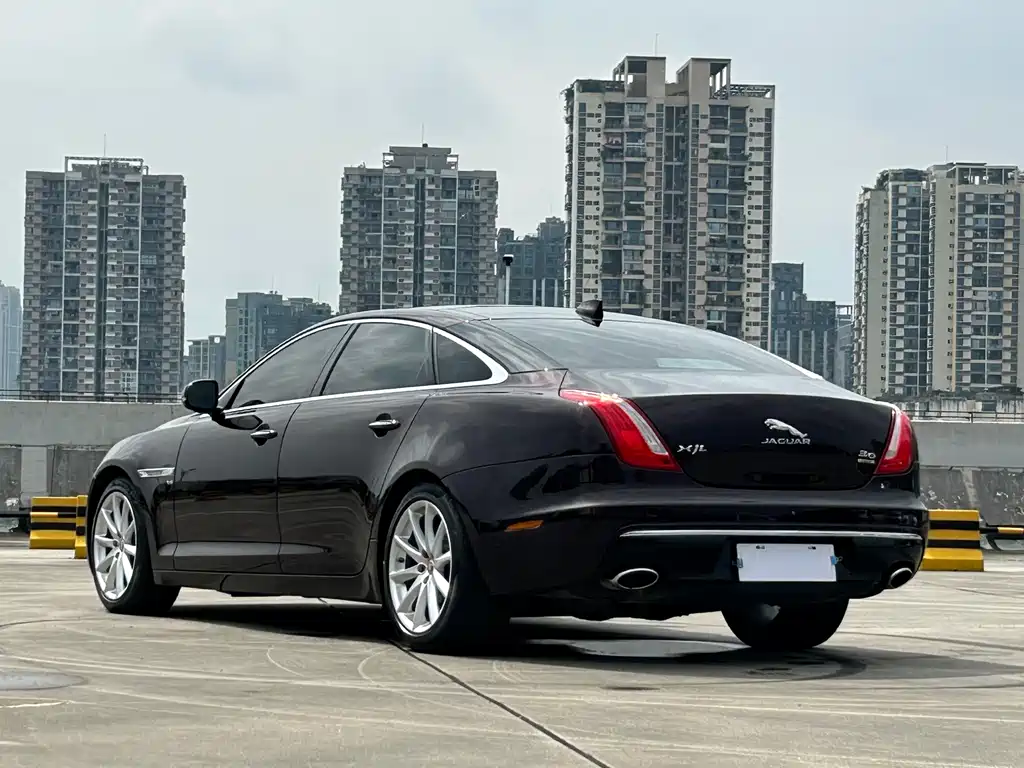 Jaguar XJ — миниатюра 7