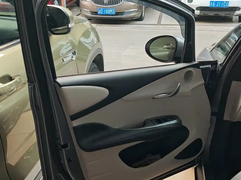 BYD Dolphin — миниатюра 8