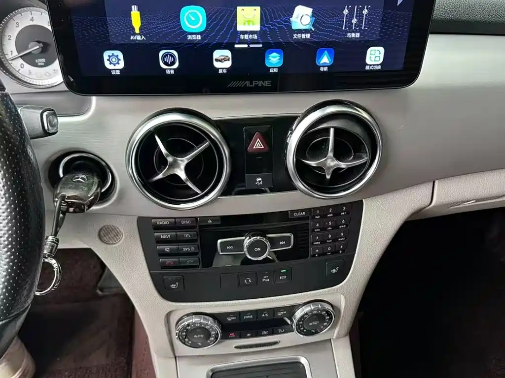 Mercedes-Benz GLK-Class — миниатюра 10