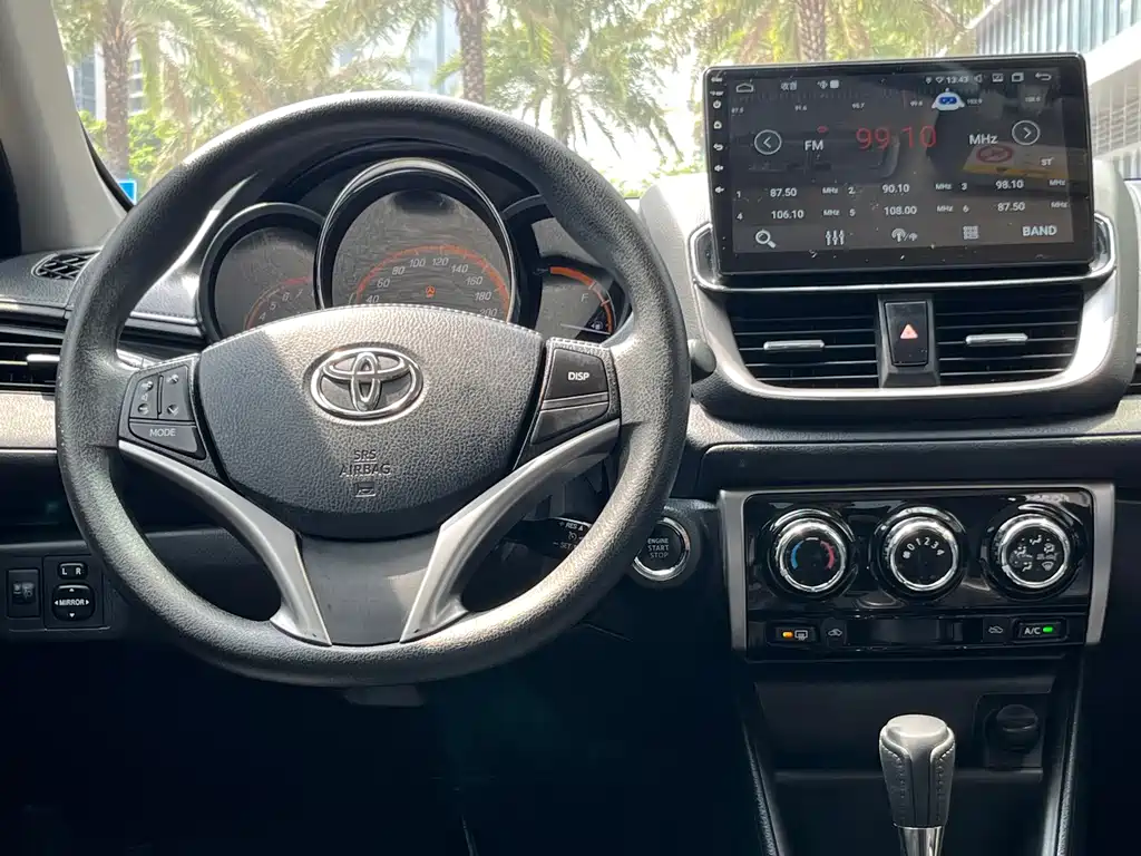 Toyota Yaris L — миниатюра 11