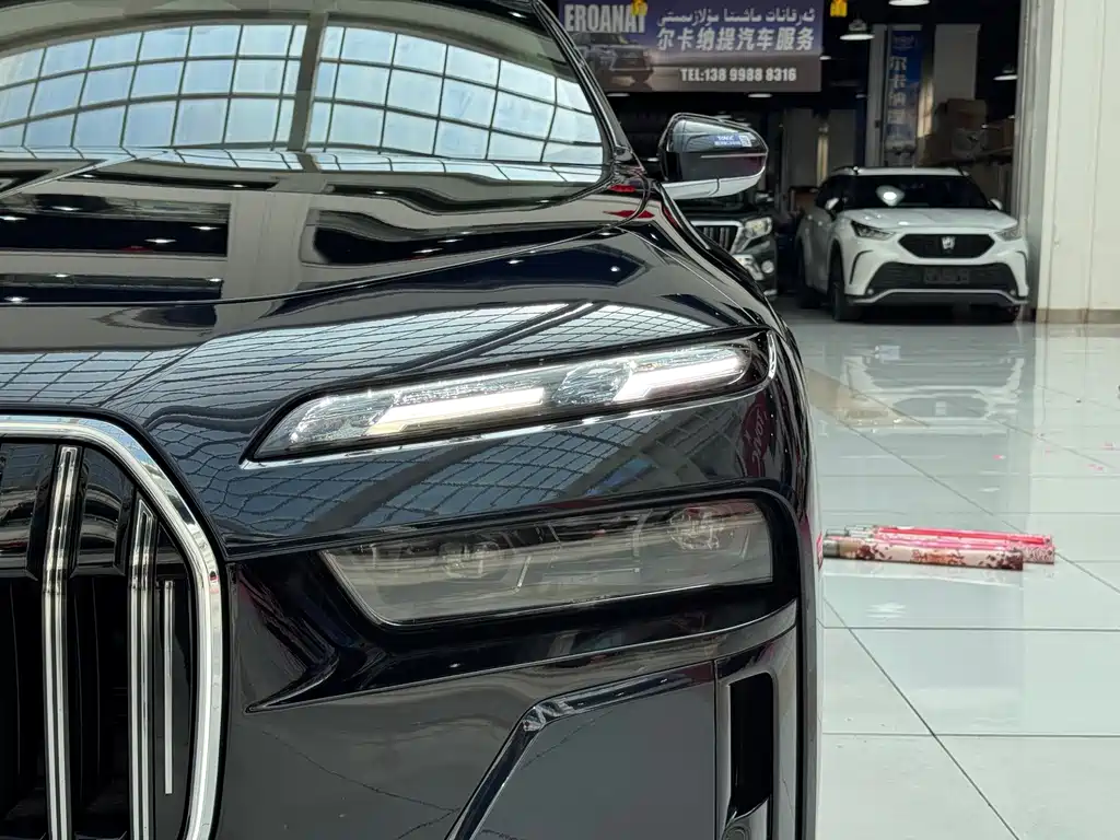 BMW 7 Series — миниатюра 23