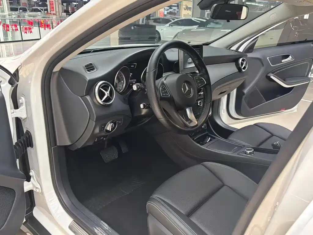 Mercedes-Benz GLA — миниатюра 7
