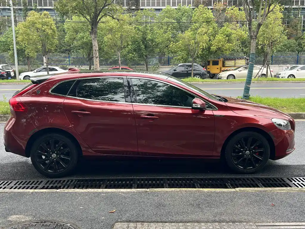 Volvo V40 — миниатюра 4