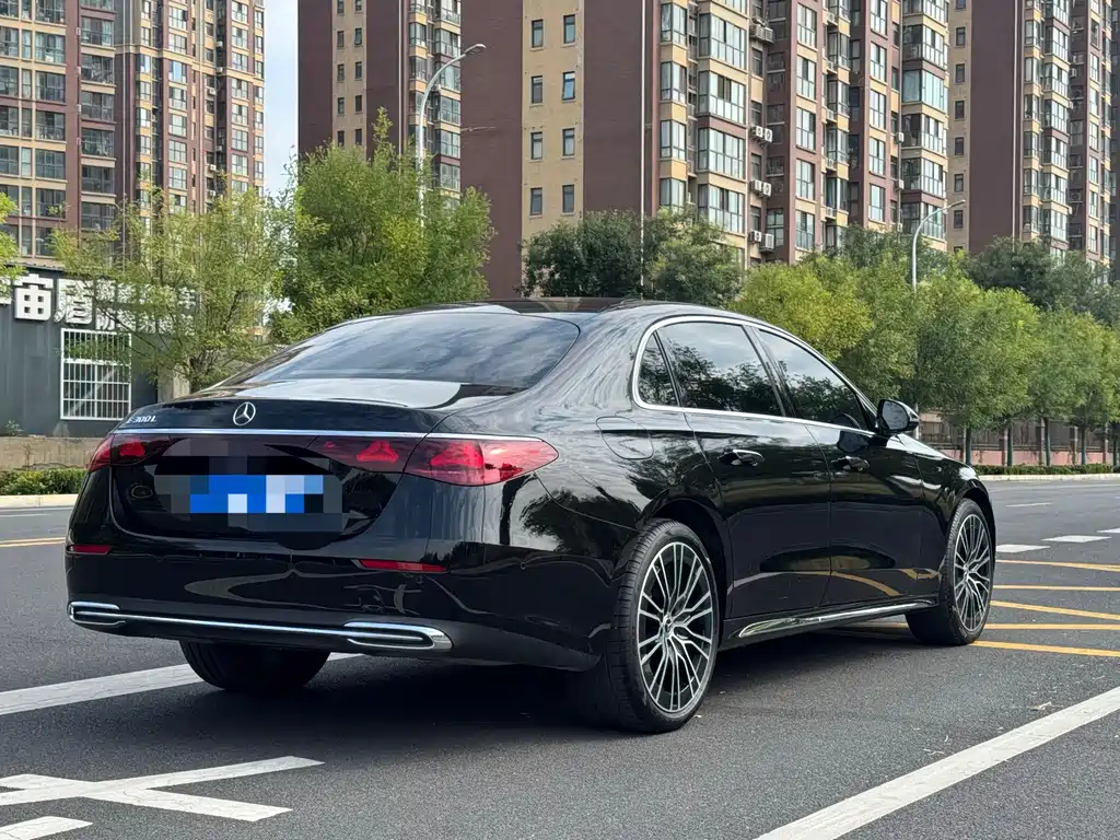 Mercedes-Benz E-Class — миниатюра 14