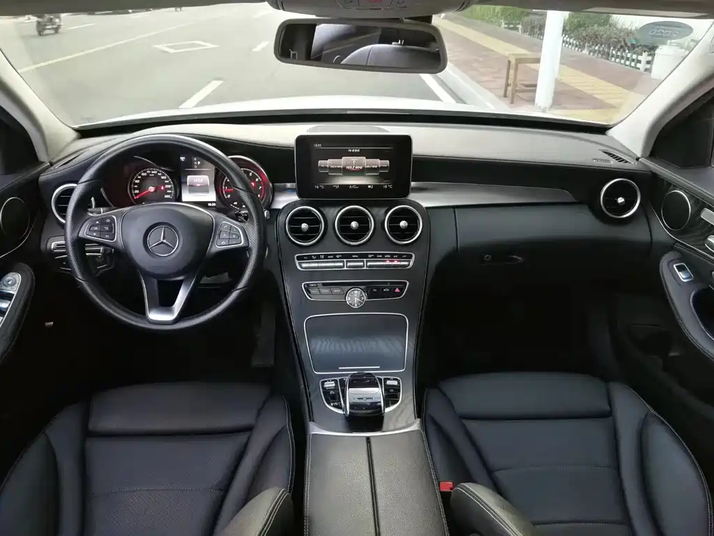 Mercedes-Benz C-Class — миниатюра 16