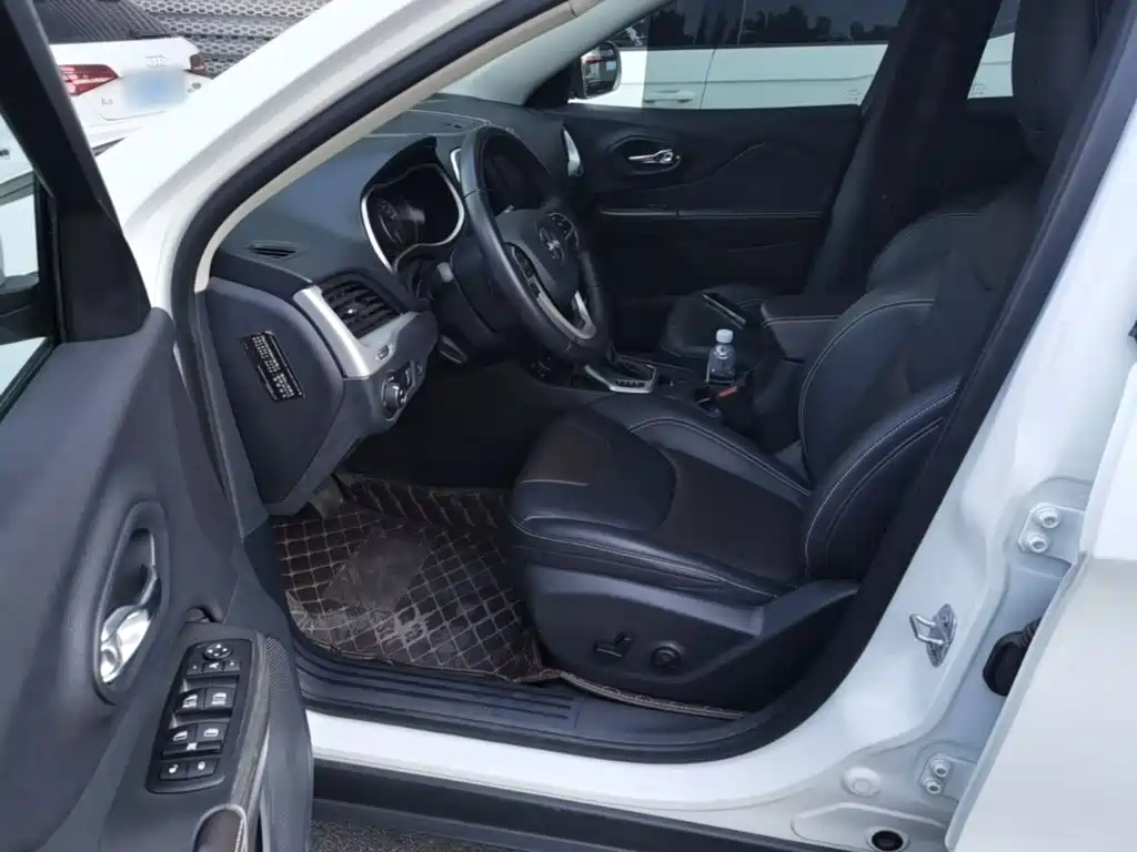 Jeep Cherokee — миниатюра 16