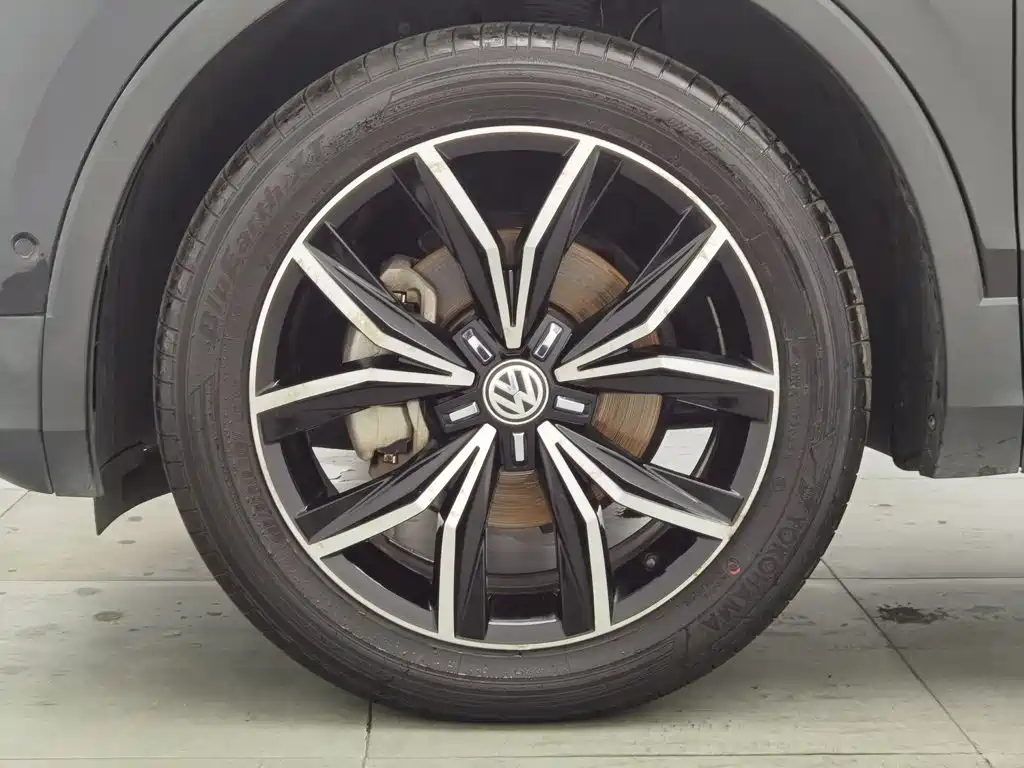 Volkswagen Tiguan L — миниатюра 17