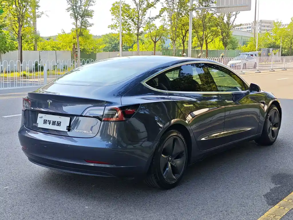 Tesla Model 3 — миниатюра 10