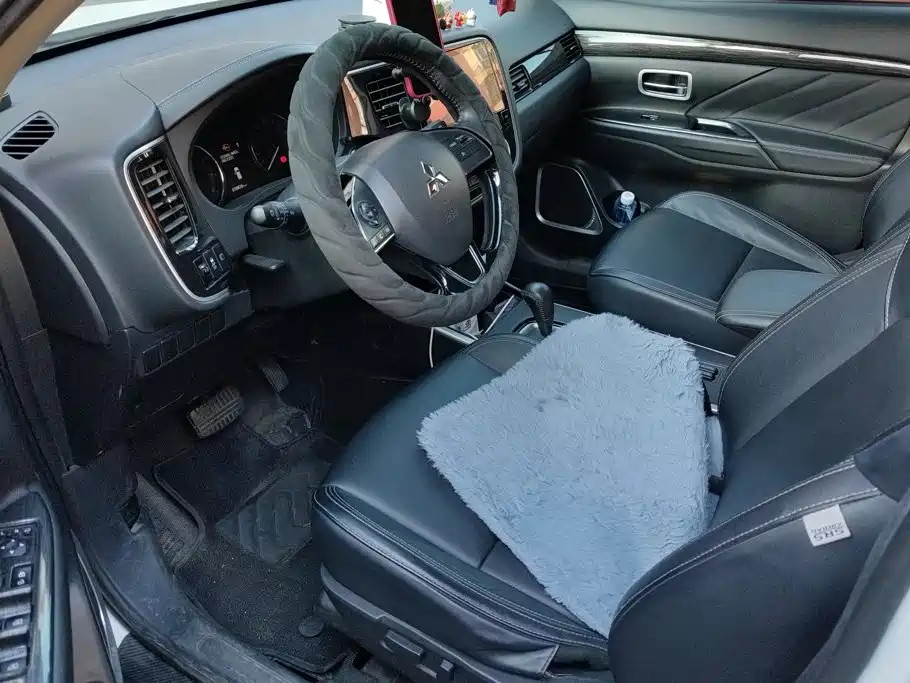 Mitsubishi Outlander — миниатюра 9