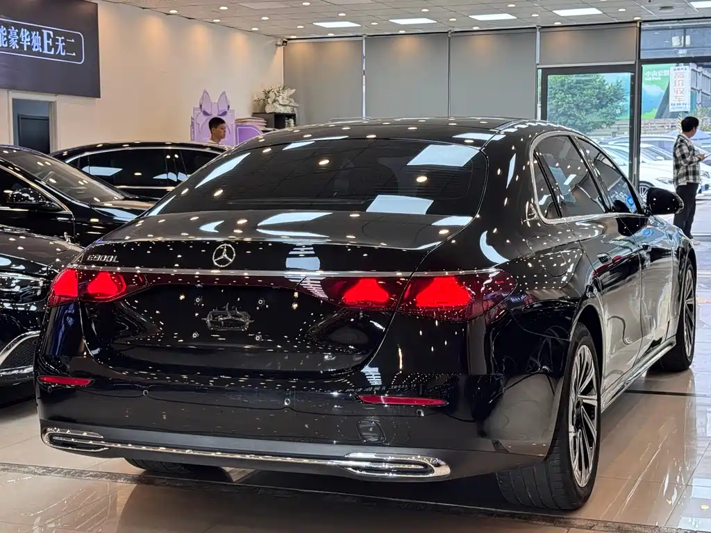 Mercedes-Benz E-Class — миниатюра 5