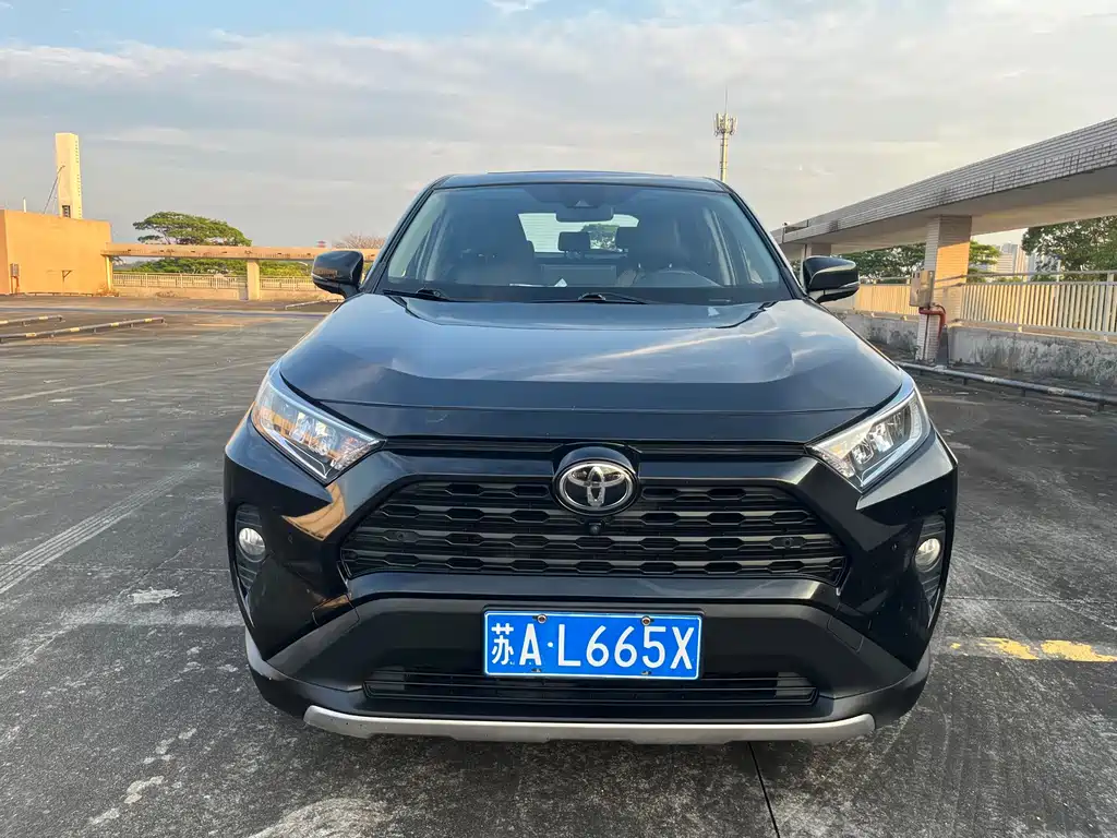 Toyota RAV4 — миниатюра 3