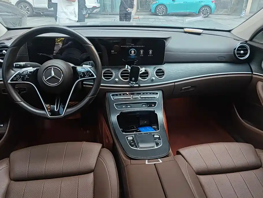 Mercedes-Benz E-Class — миниатюра 12