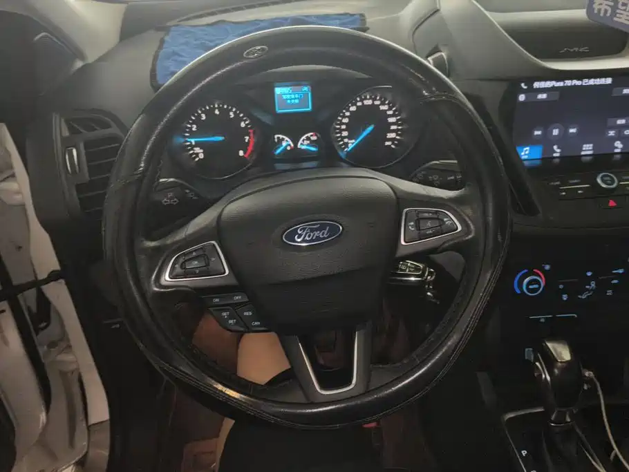 Ford Kuga — миниатюра 15