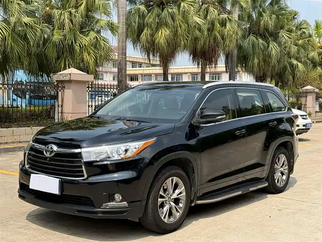 TOYOTA HIGHLANDER