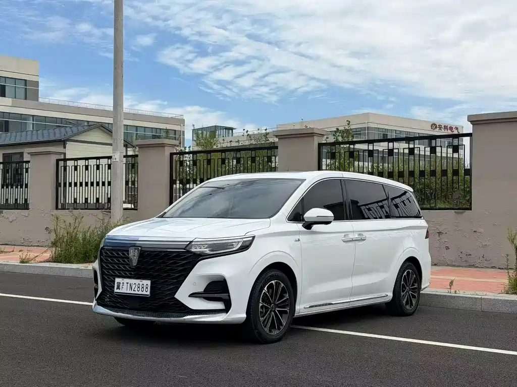 Roewe iMAX8