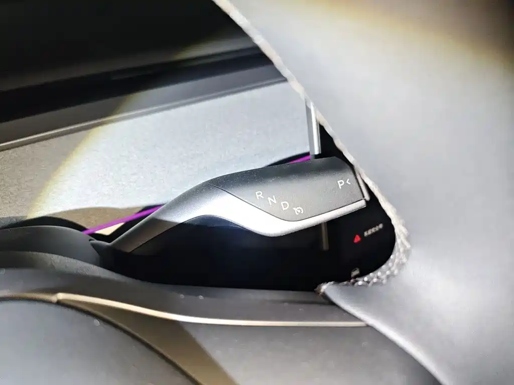 Tesla Model Y — миниатюра 15