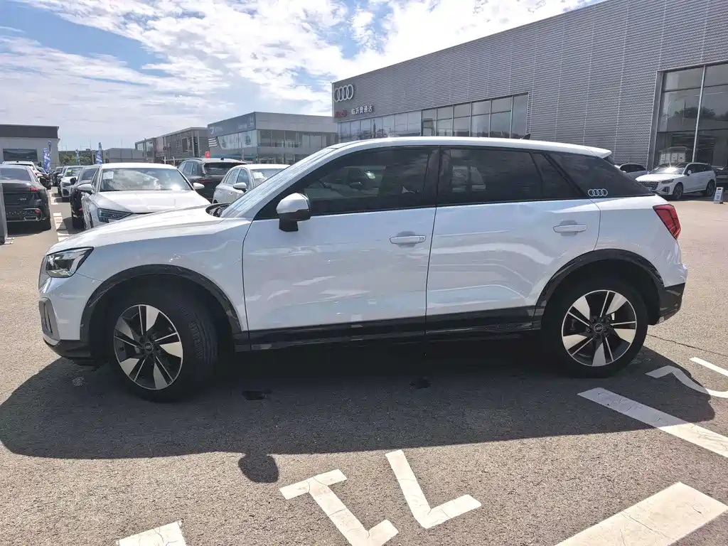 Audi Q2L — миниатюра 10