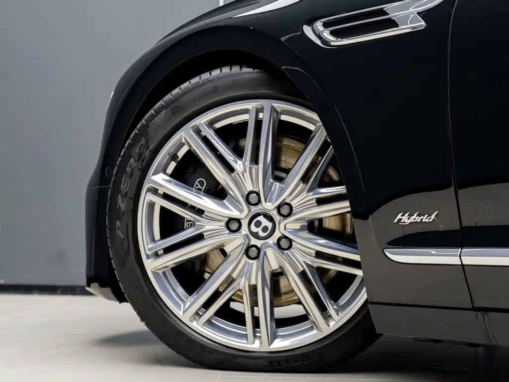 Bentley Flying Spur PHEV — миниатюра 7