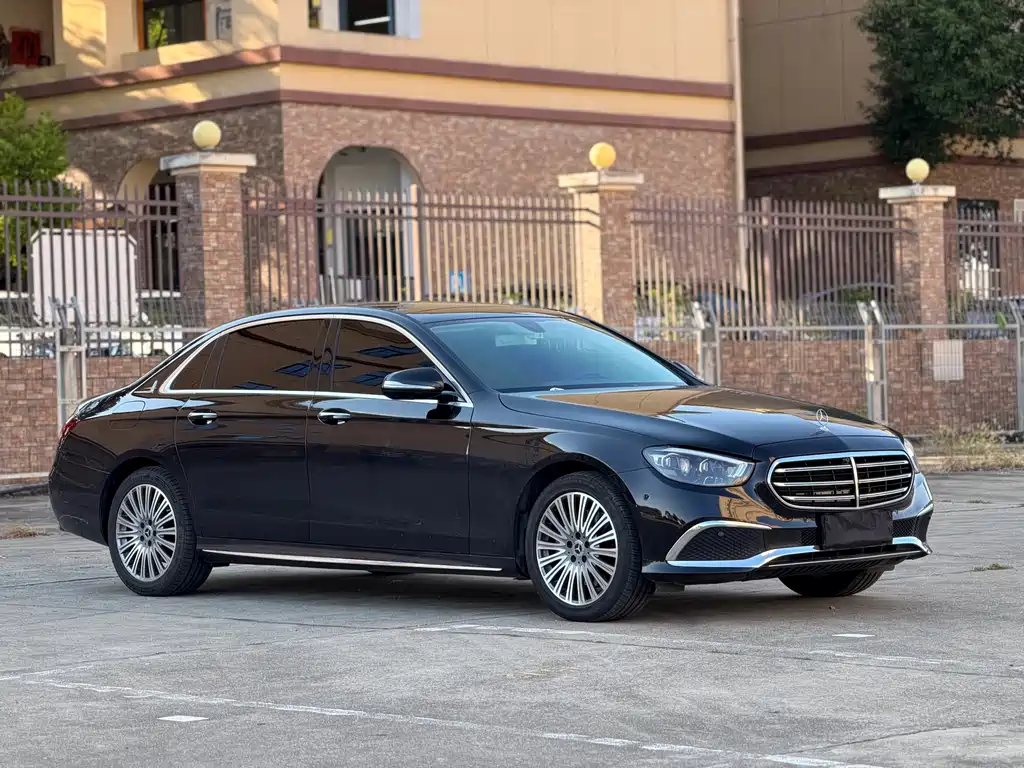 Mercedes-Benz E-Class — миниатюра 16