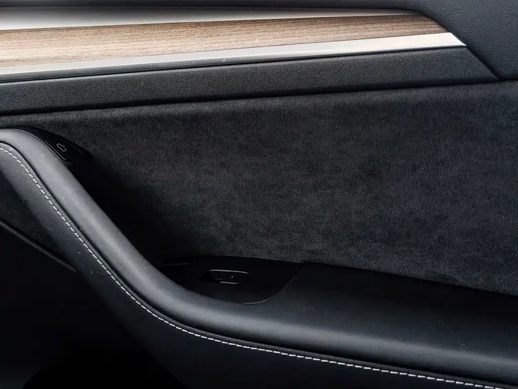 Tesla Model 3 — миниатюра 9