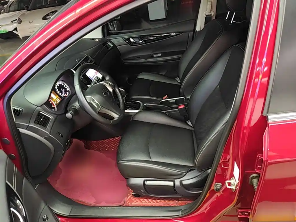 Nissan Tiida — миниатюра 15