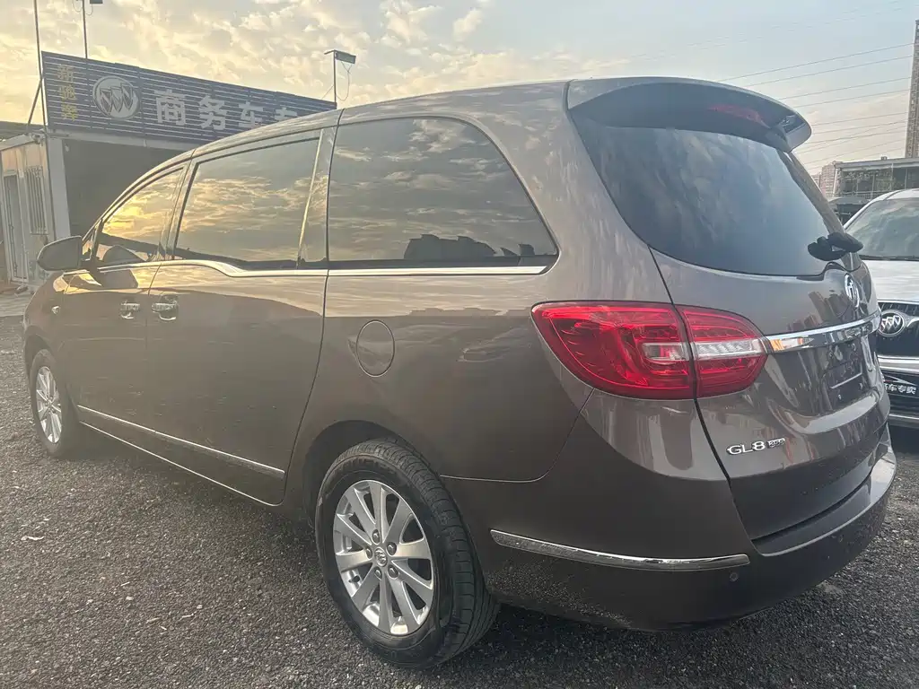 Buick GL8 — миниатюра 10