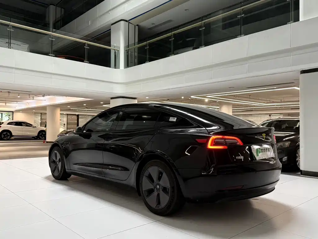 Tesla Model 3 — миниатюра 12