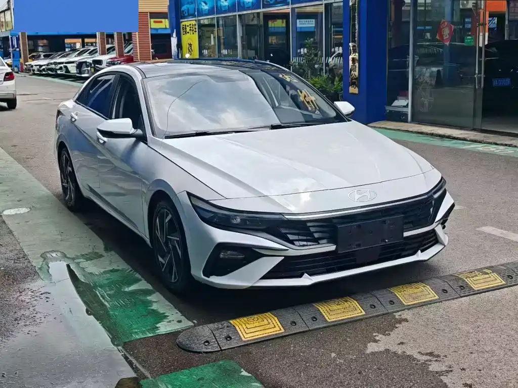 Hyundai Elantra — миниатюра 3