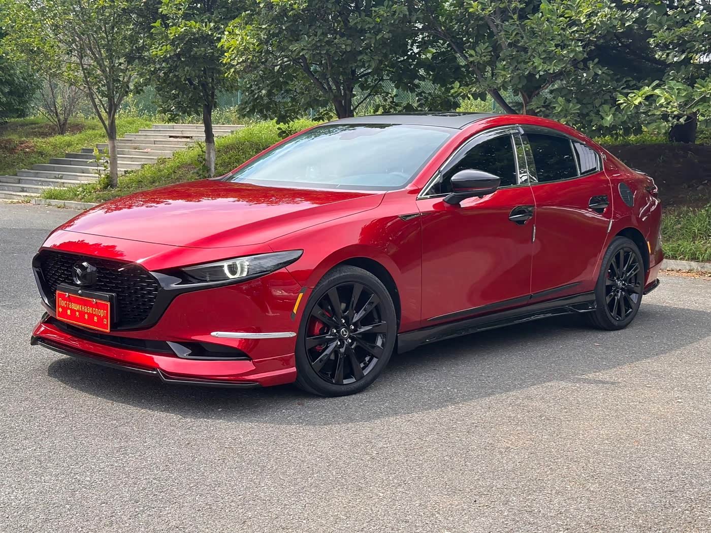Mazda Mazda3 Axela 2.0 л 2023 г. красный/фиолетовый, пробег 15000 км