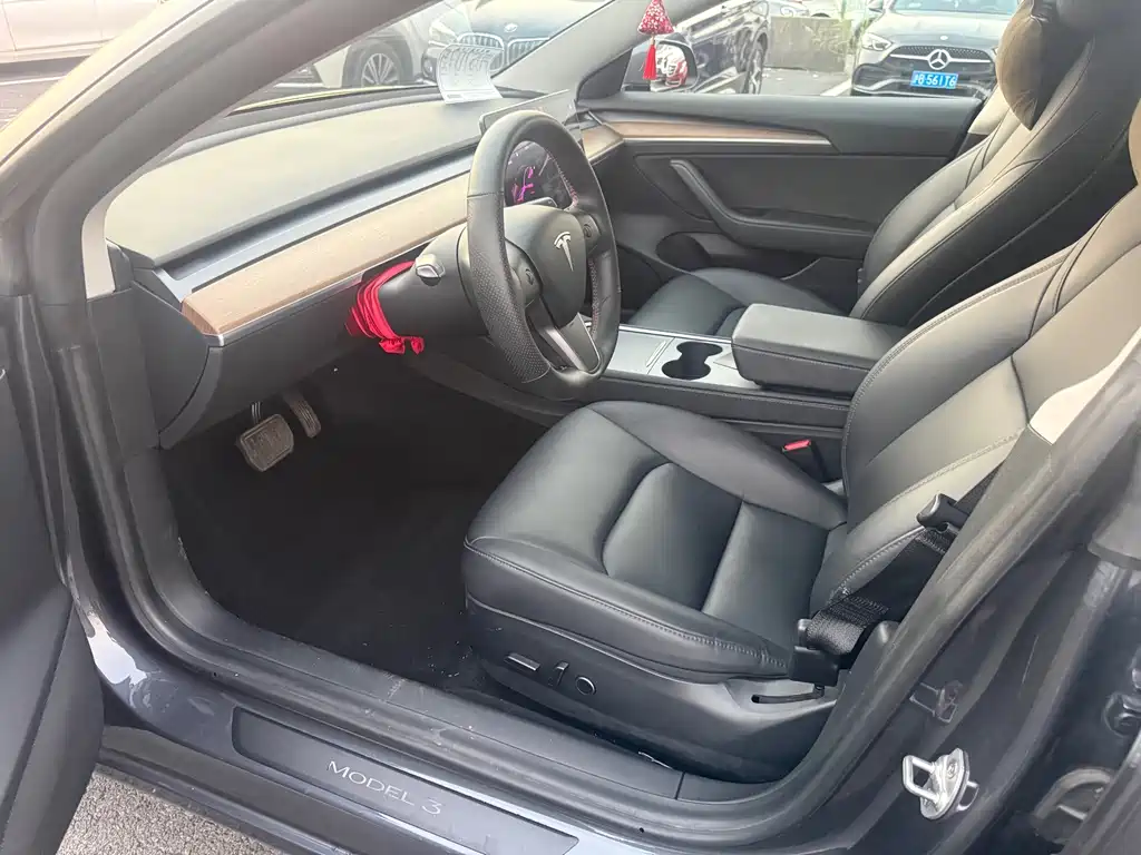 Tesla Model 3 — миниатюра 11